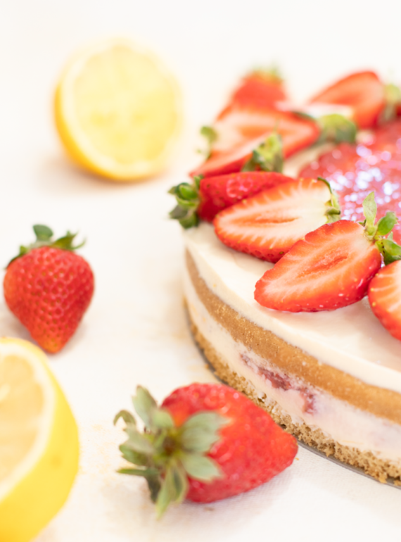 Torta de Limão Siciliano com Geleia de Morango